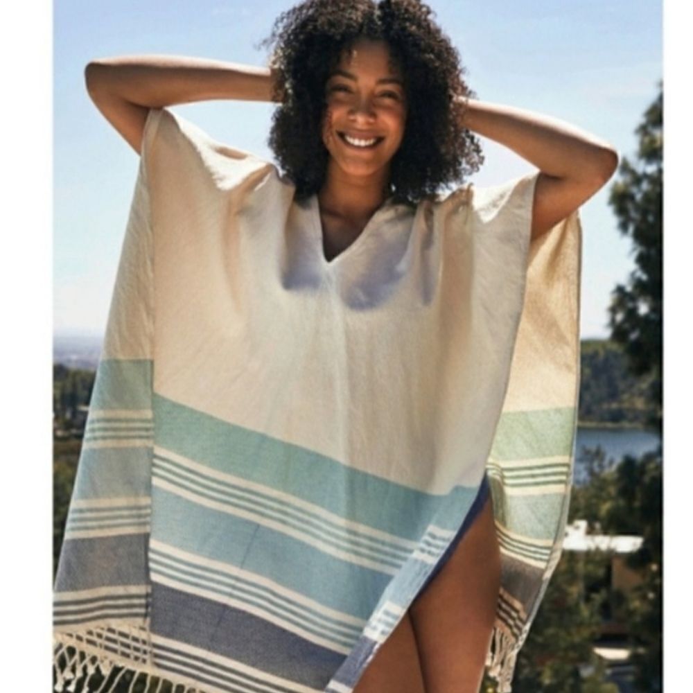 Tribe Alive Caftan Poncho in gray and white